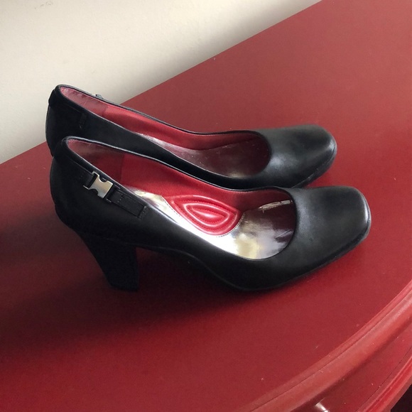 Heels - Picture 2 of 3